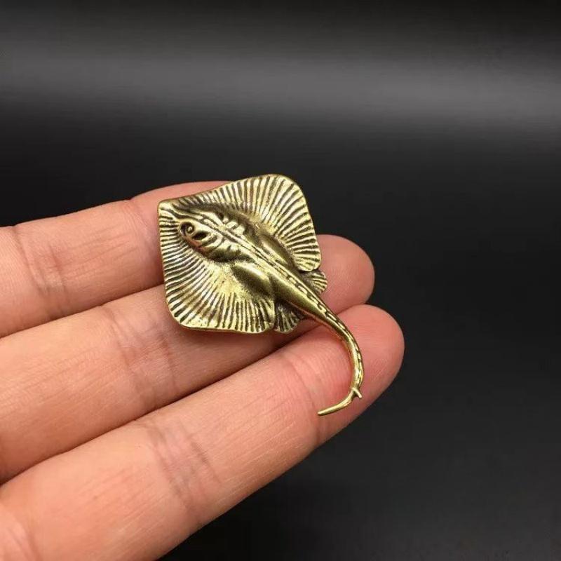 Brass Manta Figurine Metal Devil Rays Ornament Vintage Feng Shui Model Sea Animal Tea Drink Pet Copper Crafts Home Use Decor
