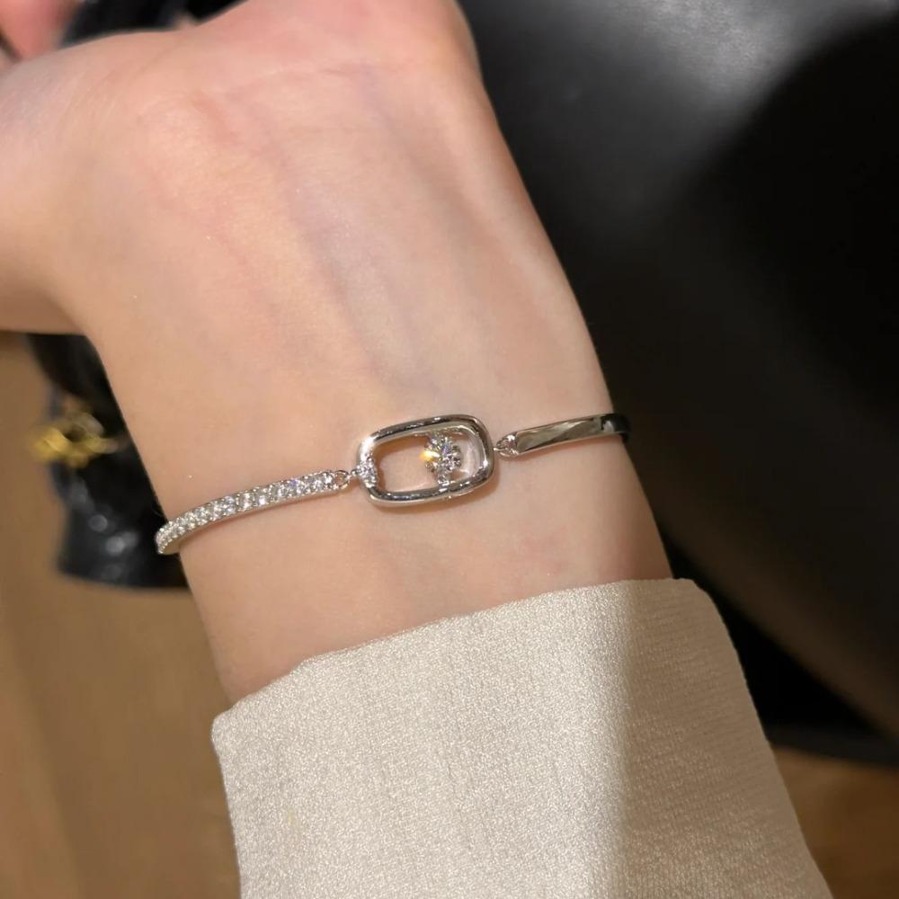 Elegant Vintage Heart Bracelet with Sparkling Diamonds Dainty Movable Bangle for Women Stylish Accessory