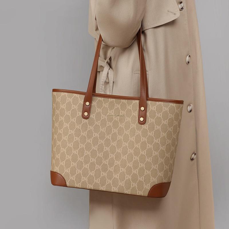 Tote Bag for Women 2025 New Versatile Large Capacity College Student Commuting Shoulder Handbag for Women