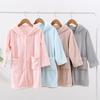 Детский милый мультяшный халат с капюшоном из кораллового флиса - Впитывающий, Не линяющий, Плотный, Носимый плащ