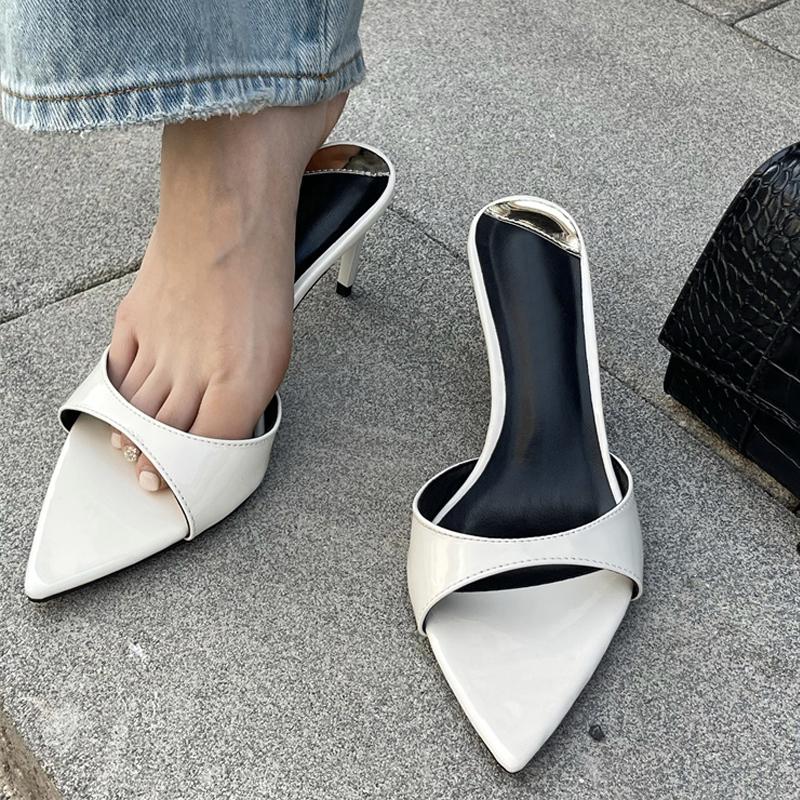 Летняя мода Низкий тонкий каблук Женские шлепанцы Гладиаторские сандалии Уютная лакированная кожа Острый носок Слипоны Шлепанцы Туфли Мюли