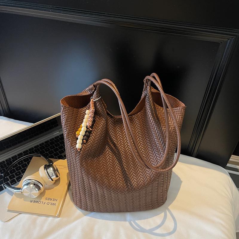 Ретро сумка женская большой вместимости 2025 новая осенне-зимняя повседневная на плечо для покупок текстурная сумка-тоут для поездок на работу