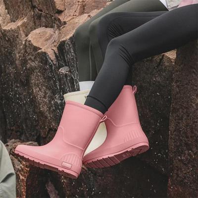 Стильные женские нескользящие резиновые сапоги средней высоты: Износостойкий, всепогодный ПВХ для улицы и кухни