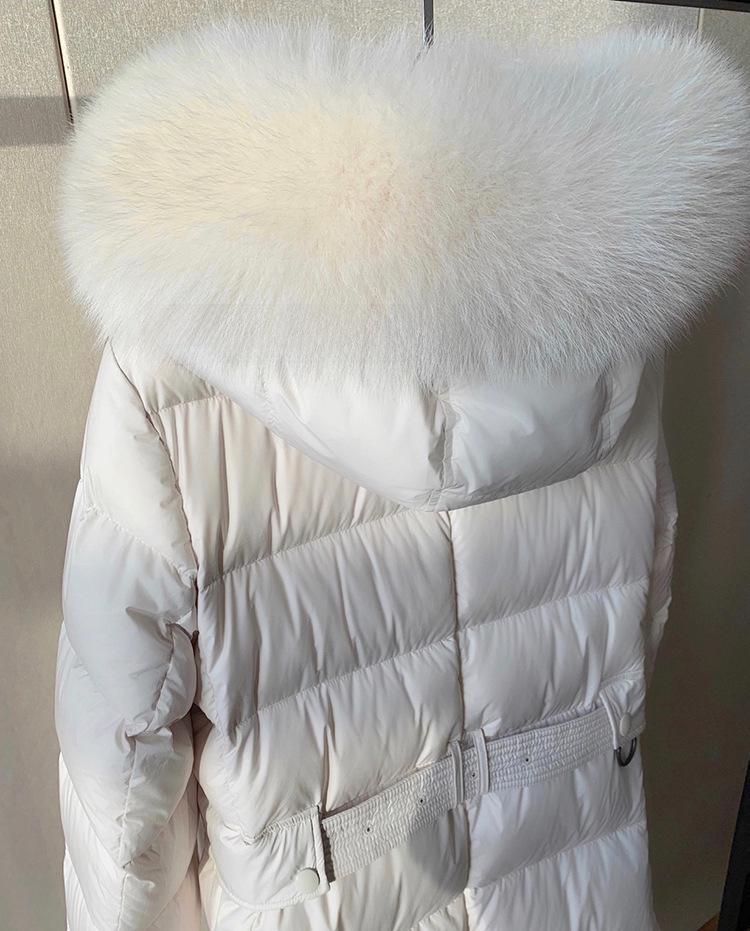 Женская роскошная облегающая куртка из белого утиного пуха с капюшоном и отделкой из лисьего меха