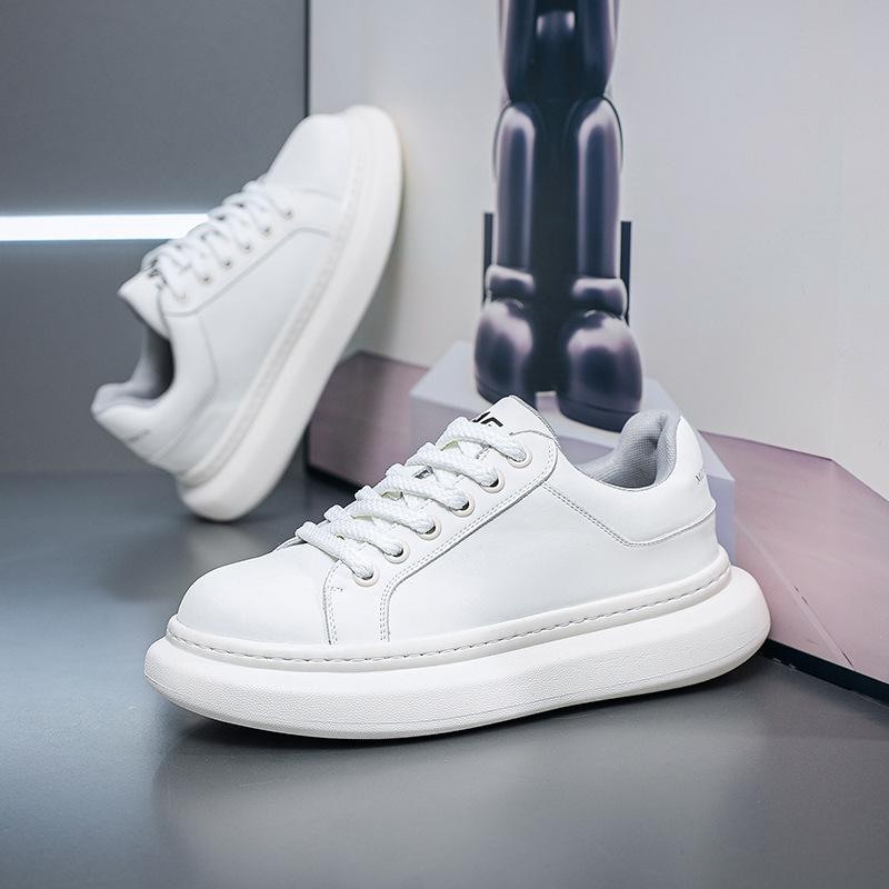 Мужская обувь 2025 года, новые ретро-туфли белого цвета, простые и универсальные туфли на платформе, увеличивающие рост, спортивная и повседневная обувь, хлебные туфли