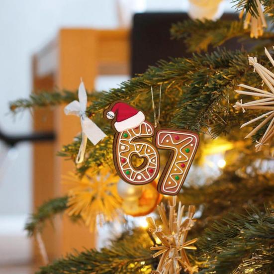 Рождественское украшение Акриловый пряничный человечек Номер 67 Подвеска со шляпой Праздничное украшение для рождественской елки Праздничный подарок