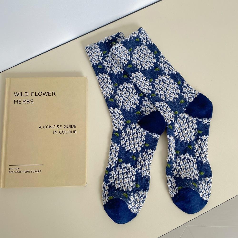 New Floral Socks In Autumn And Winter Japanese Retro Relief Series Tube Ladies Socks Harajuku Style Ins Fashion Pile Cotton Socks