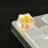 Полупрозрачные колпачки для клавиш с сушеными цветами OEM R4 Гипсофила Механическая клавиатура Декор колпачка клавиши Колпачок для клавиш из смолы с сушеными цветами