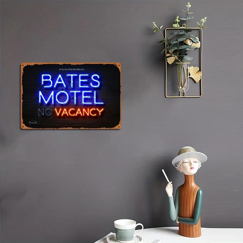 Неоновая металлическая жестяная вывеска «Bates Motel» в ностальгическом стиле — идеальный декор стены для мужской берлоги, подвала, бара, таверны и многого другого!