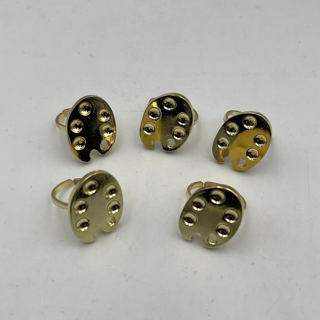 Golden Mini Fingertip Nail Art Palette Ring - Wearable Metal Mixing Tool with Adjustable Ring