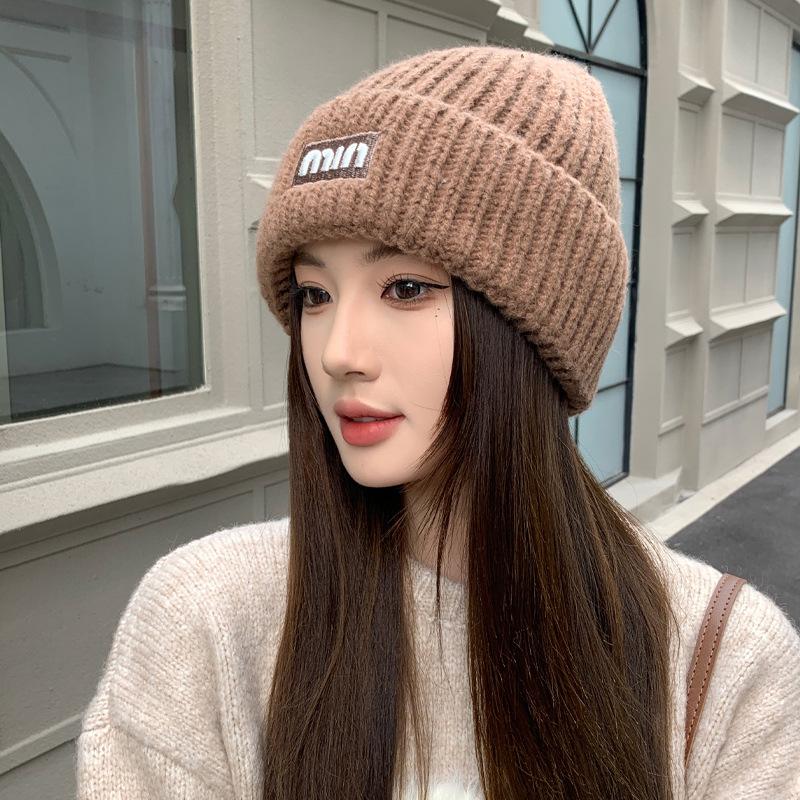 Новые осенне-зимние шапки для женщин Модная вязаная шерстяная шапка с надписями Однотонная универсальная студенческая теплая и холодная шапка