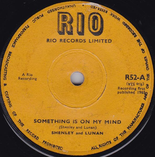7-дюймовая пластинка SHENLEY DUFFUS GEORGE LUNAN BOB Something Is On My Mind The Rain R52 Рио 1965 Великобритания Регги Ска Даб Б/у