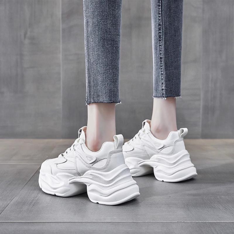 Модные женские туфли Daddy Shoes на толстой подошве 2024 года, новые весенние туфли небольшого роста, спортивные белые туфли на мягкой подошве, повседневные туфли на платформе для женщин