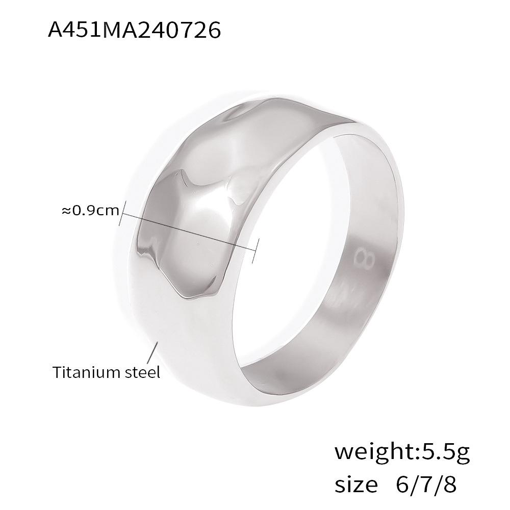 Кольцо с неровным ромбом и гладким узором «Ниша» с дизайном «Холодный ветер» из титановой стали с покрытием из 18-каратного золота