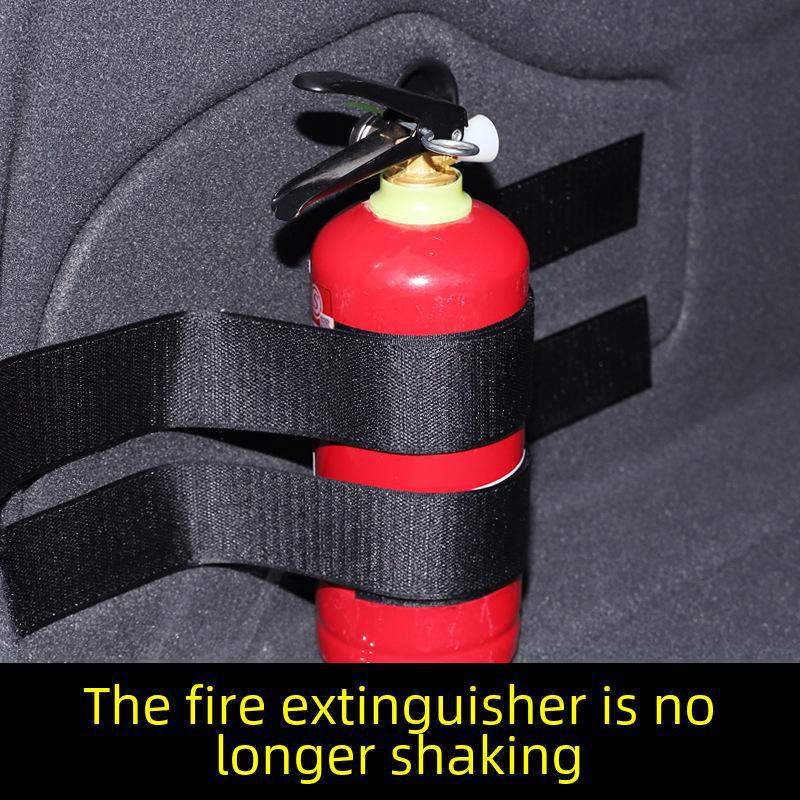 Багажник автомобиля с липучкой для фиксации огнетушителя и груза, ремень-стяжка для фиксации вещей в автомобиле.