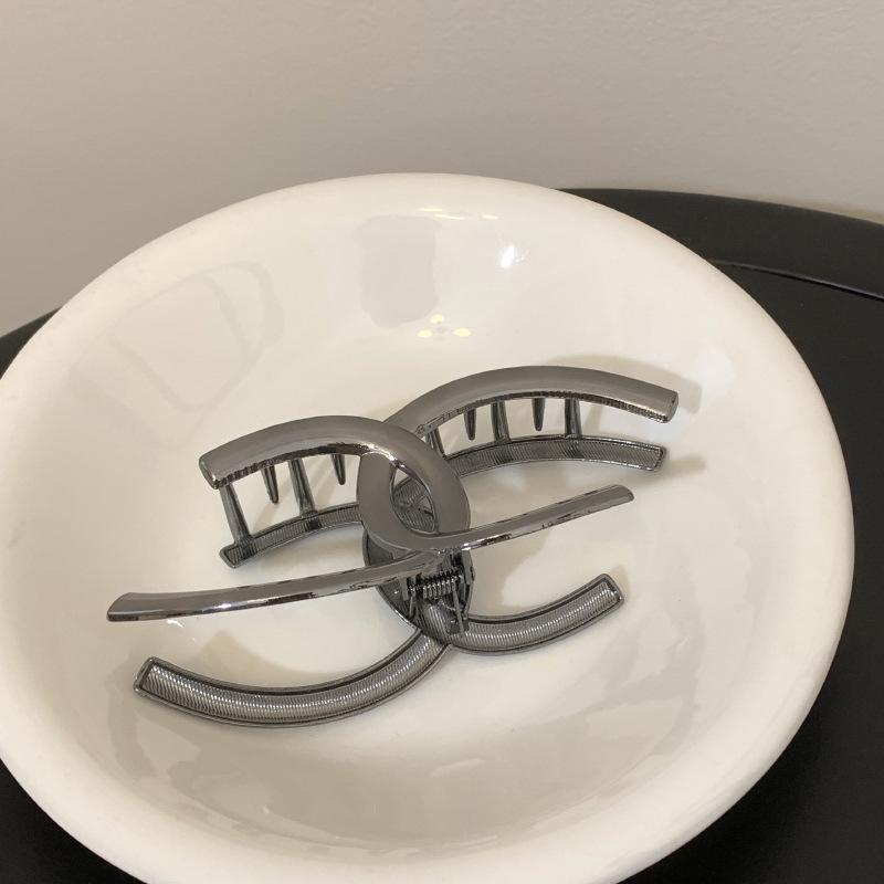 1 шт. Ощущение высокого класса~Металлическая заколка-краб с двойной буквой C, большой объем волос, несколько зажимов для волос, чувство дизайна, нишевая заколка-акула