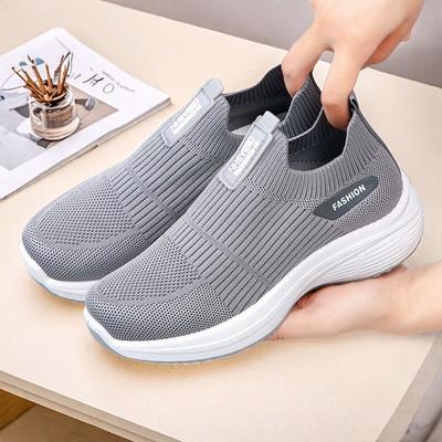 Новые кроссовки из летучего трикотажа, однопедальные старые пекинские тканевые туфли, женские туфли на мягкой подошве для мам, женская обувь, обувь для ходьбы, современный вид