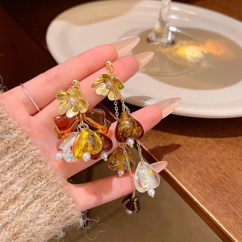 Элегантные асимметричные серьги-кисточки в виде цветка для женщин, вдохновленные стилем интернет-знаменитостей.