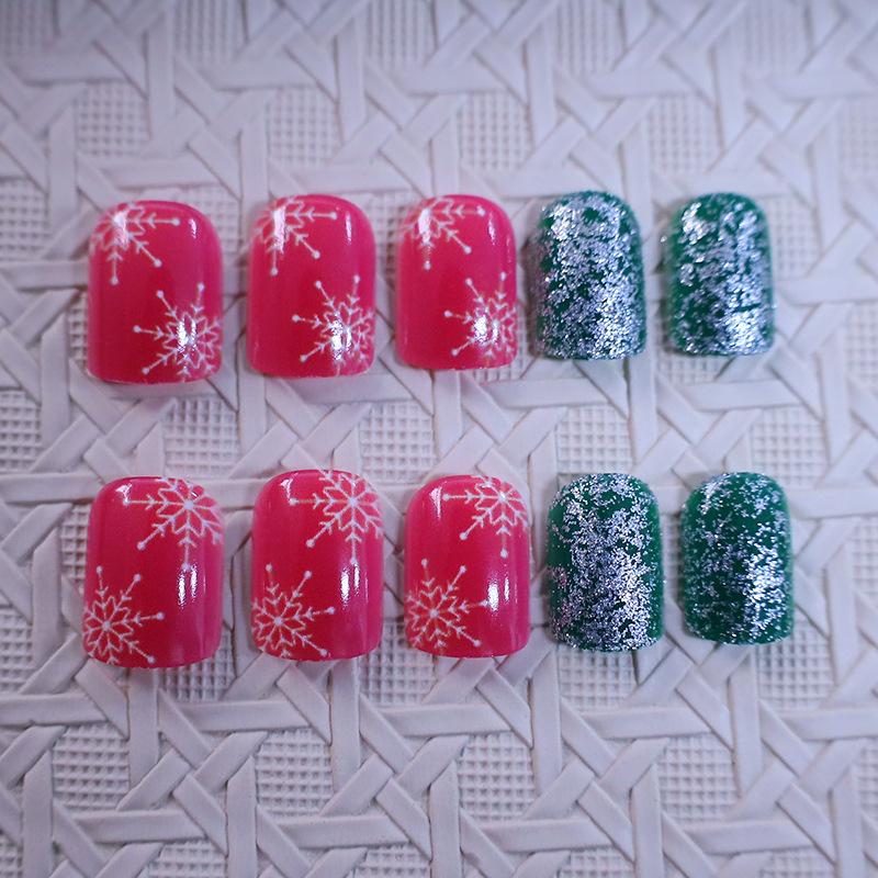 Christmas Nail Art Wear Nail Sweet Color Stripe Glitter Snowflake Leaf Short Wear Nail Wholesale