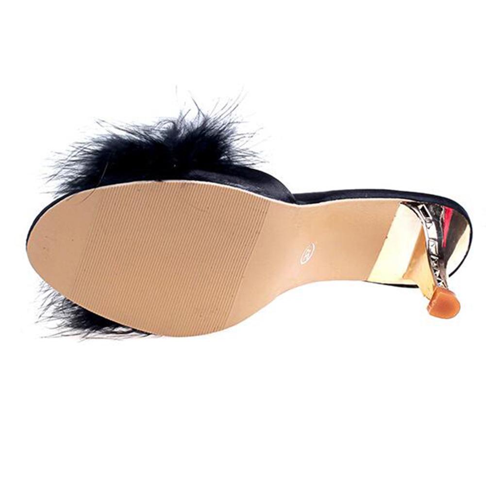 Женские шлёпанцы на каблуке с перьями