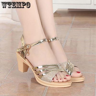 Летние сандалии для женщин Водонепроницаемая платформа Сексуальные сандалии Fish Mouth Верхняя одежда Средний каблук Большие женские туфли