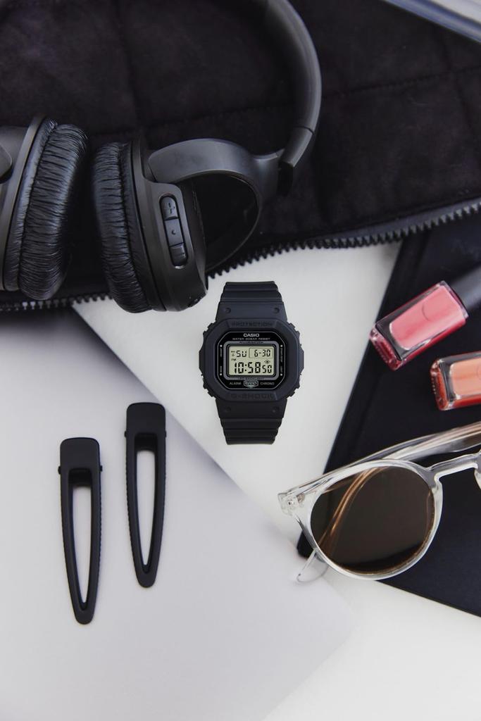 Часы Casio G-Shock (Официальный японский продукт) Среднеразмерная модель GMD-S5600BA-1JF Женские Черный