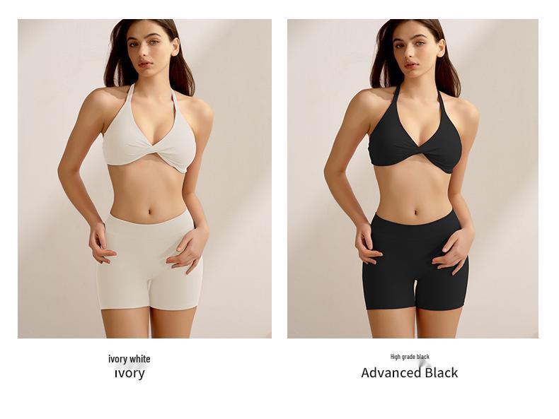 Женский персиковый комплект для йоги с эффектом подтяжки бедер: Спортивный комплект из двух частей: брюки три четверти с перекрестными лямками на спине.