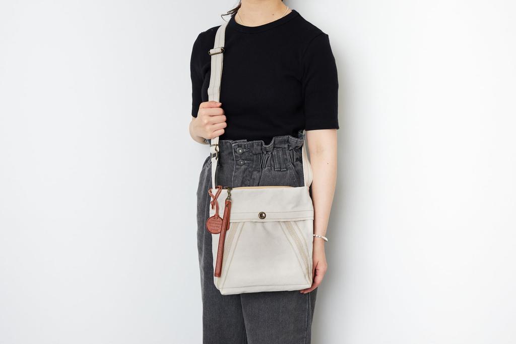 Mini Shoulder Bag [Genten] Women's Off-White GE-49507-07