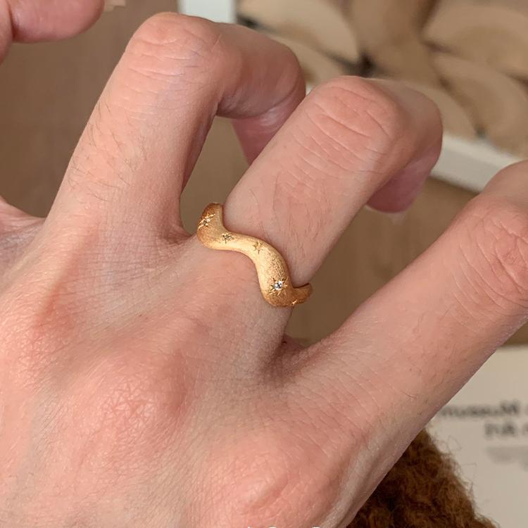 Retro Gold Brushed Wave Ring Women's Light Luxury Eight-star Light Niche Design Ring Titanium Steel Non-fading Accessories