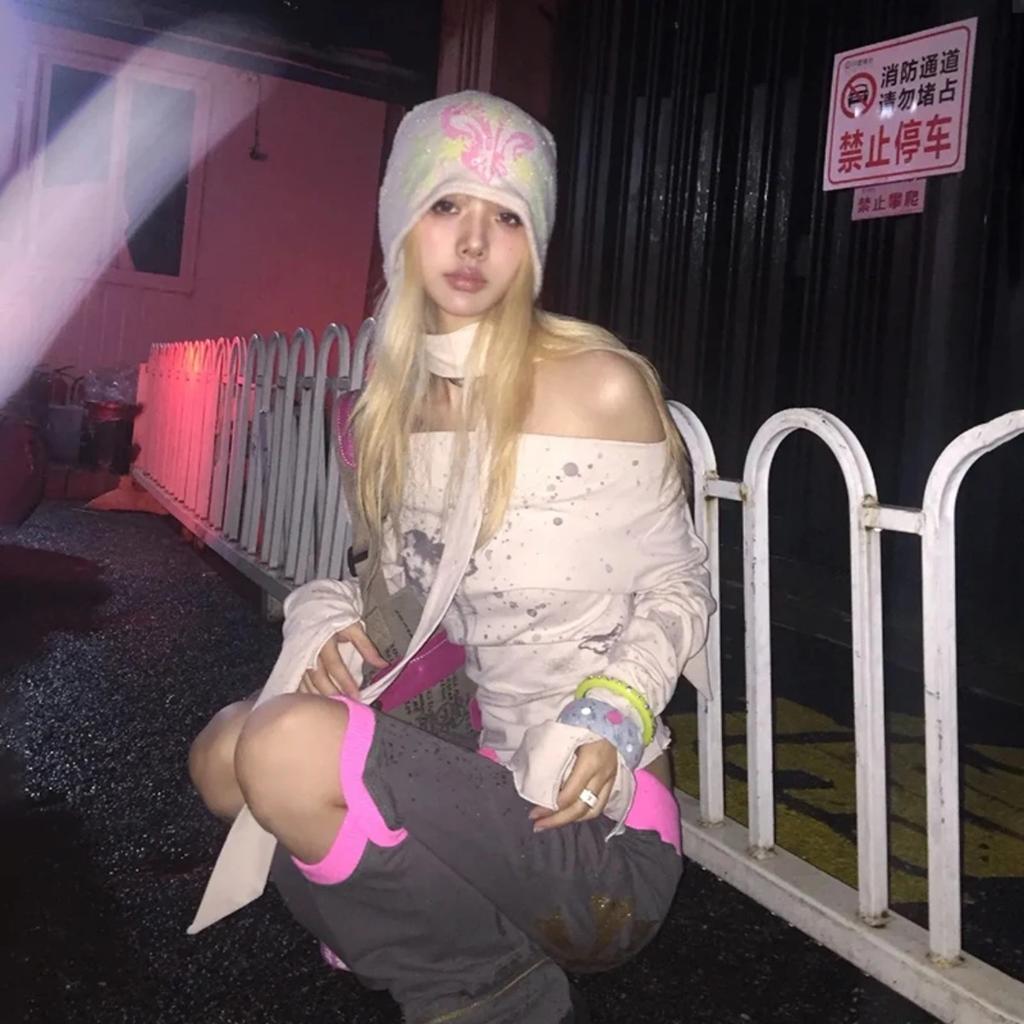 2KWEIRD Japanese Y2k Off Shoulder Tops With Scarf Trashy 2000s Style Graffiti Print T-shirt Vintage Harajuku Flare Sleeve Tops