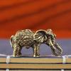 Миниатюрная фигурка слона из латуни, благоприятный, винтажная, статуэтка удачи, декор для рабочего стола, креативное металлическое украшение, искусство богатства, подарок