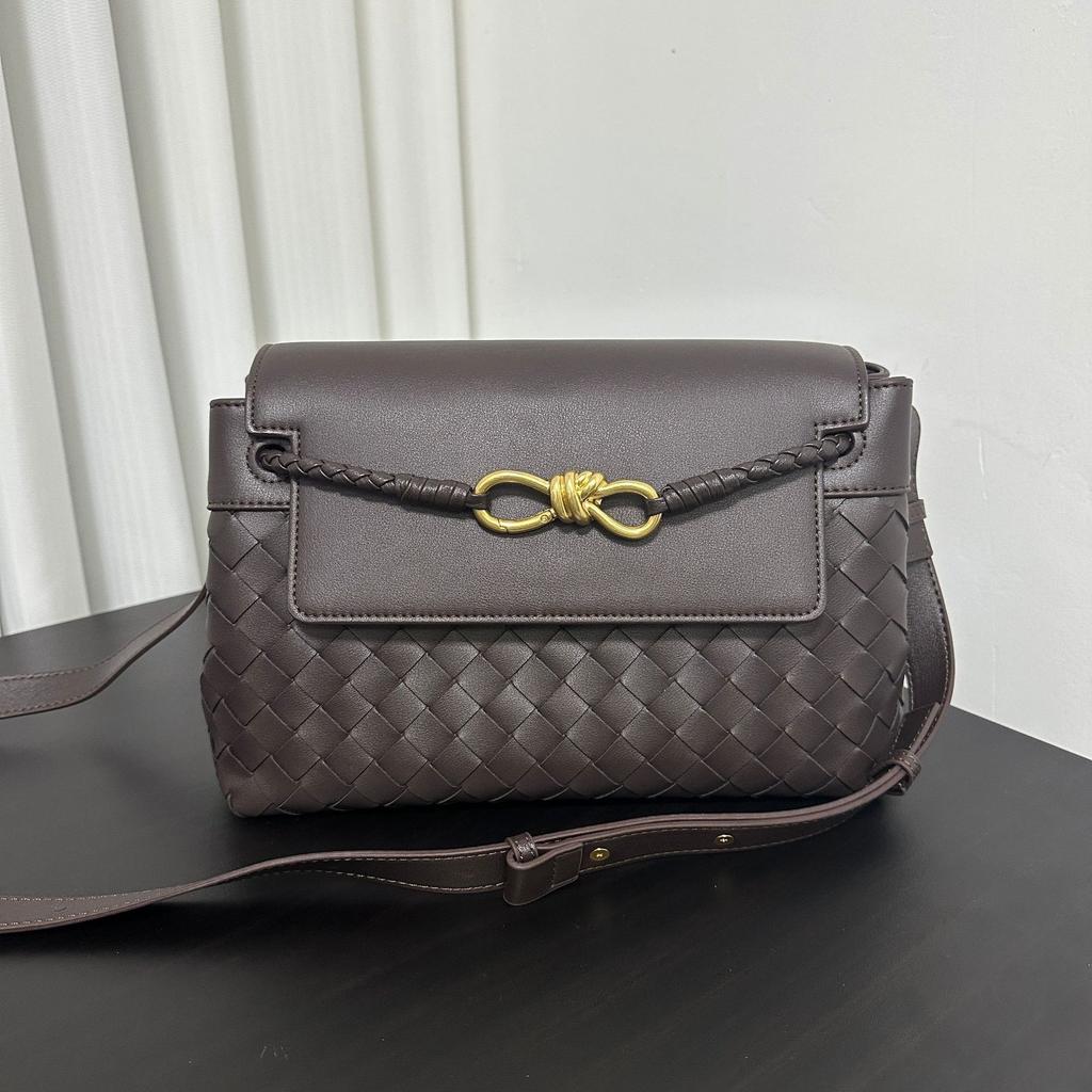 2025 Early New Hot Woven Bag Niche Design Versatile Shoulder Bag Simple Crossbody Commuting Bag