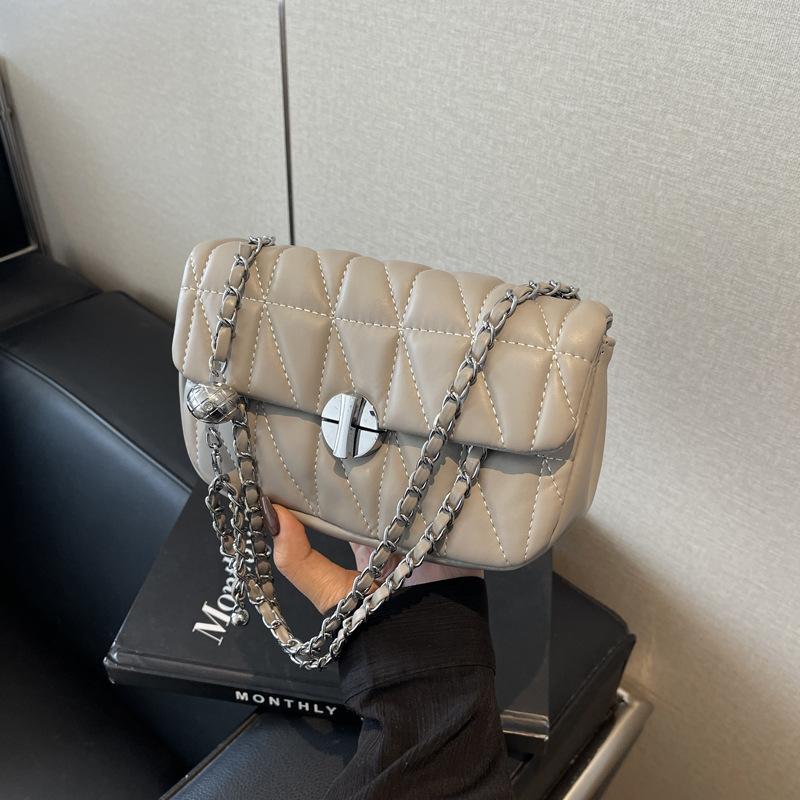 Сегодняшняя популярная маленькая сумка женская новая летняя универсальная сумка-мессенджер на цепочке на плечо маленькая квадратная сумка