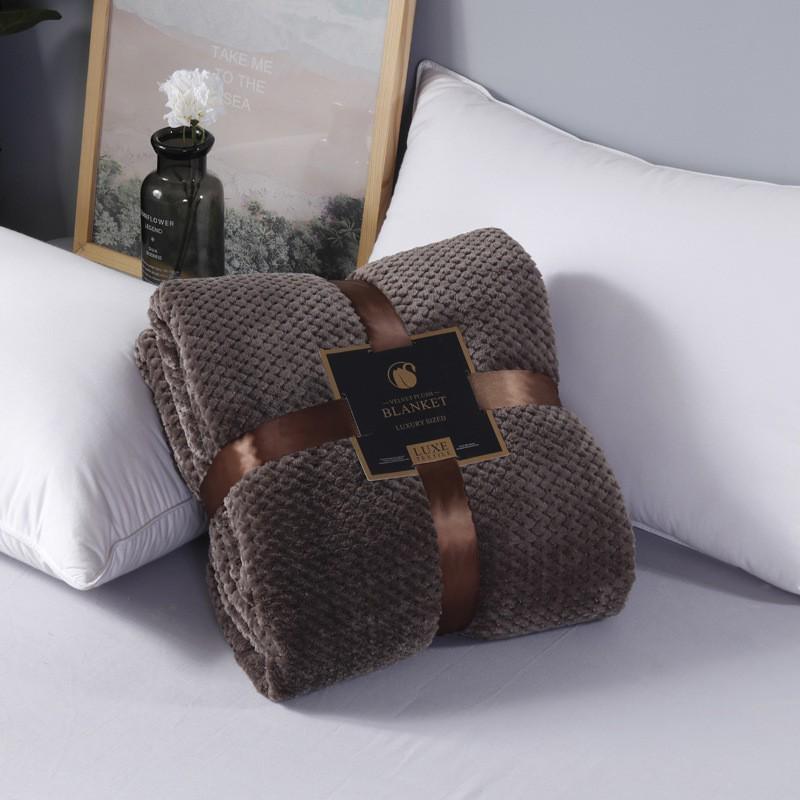 Thickened Ipil Coral Fleece Flannel Blanket for Napping and Air Conditioning