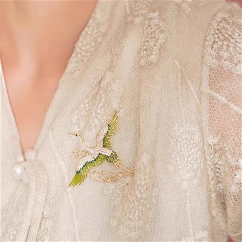 Chinese Style Elegant Rhinestone Green Enamel Wings Crane Clouds Brooches For Women Girls Flying Birds Lapel Pins Party Jewelry