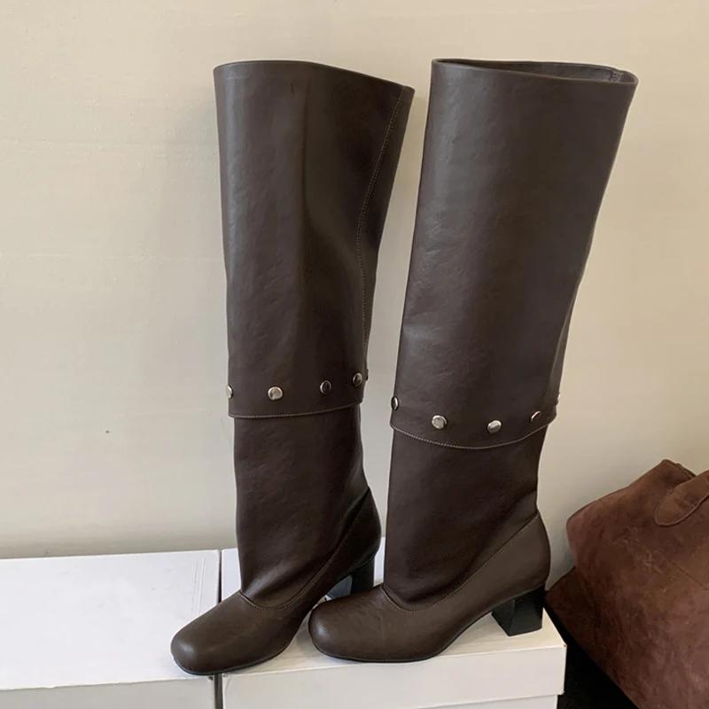 Новый стиль Комбинированные вставки на пуговицах Женские ботфорты до колена Модные с круглым носком Плиссированная кожа Длинные ботинки Низкий квадратный каблук