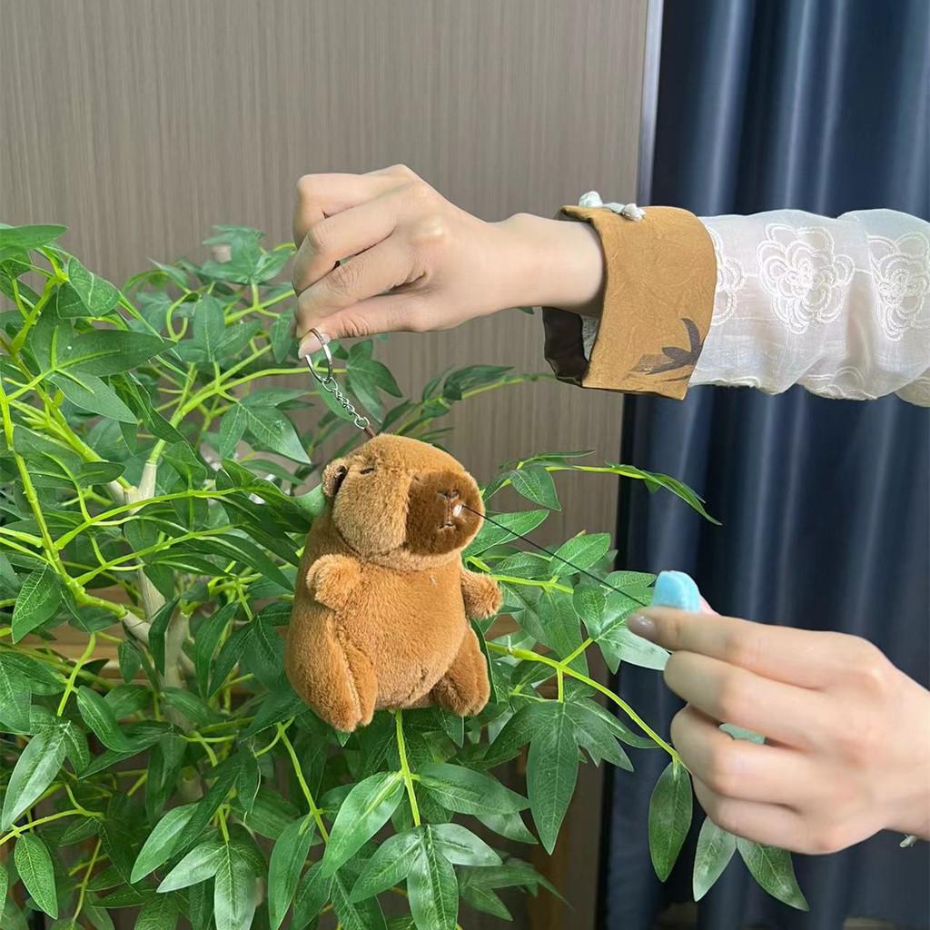 Забавный плюшевый брелок-капибара, красочный дизайн животного, идеально подходит для украшения детской комнаты или сумки