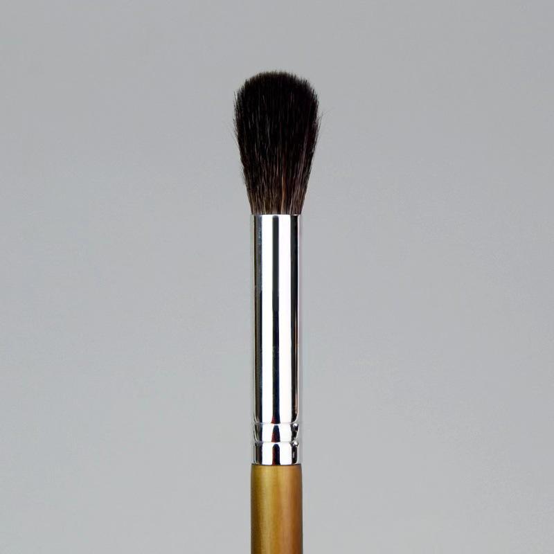 Скошенная кисть для макияжа из шерсти животных для теней, растушевки, консилера и нанесения на губы и брови.