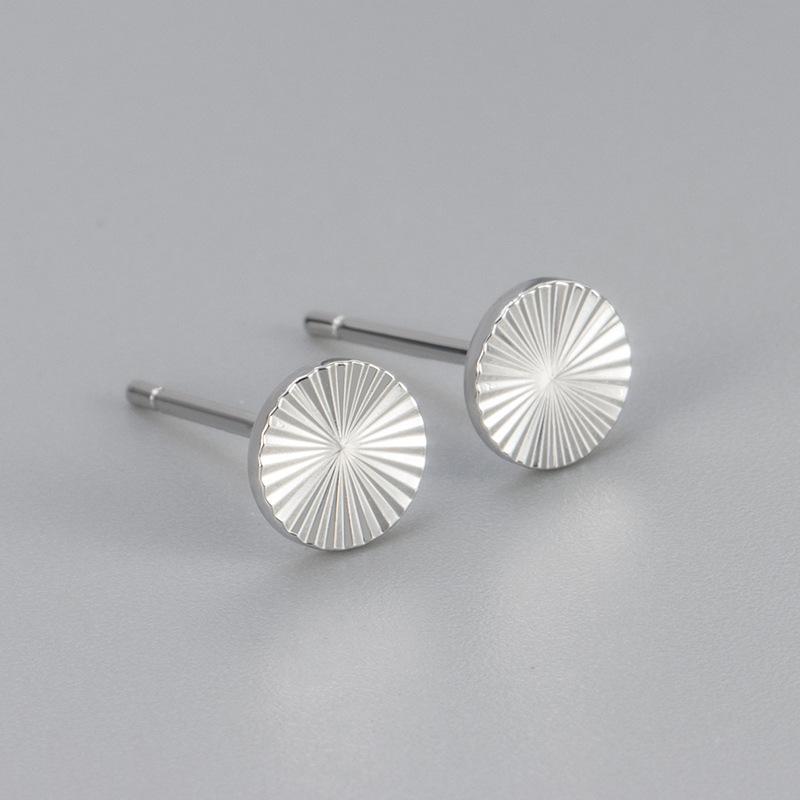 Minimalist Vintage Laser Cut Round Stud Earrings For Women Fashionable Niche Temperament Jewelry