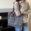 2025 New Trend Autumn and Winter Fashion Plaid Large-capacity Shoulder Bag Korean Version Versatile Retro Commuter Messenger Bag