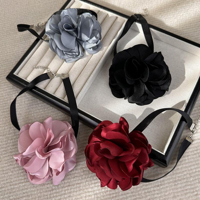 Европейско-американское модное колье с преувеличенным цветком, маленькое женское атласное колье в винтажном стиле с розой
