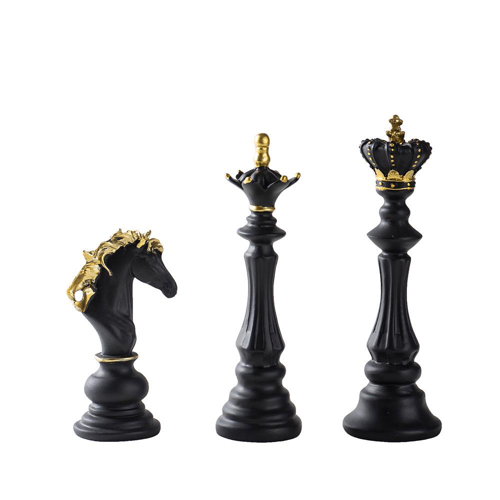 Маленькое международное шахматное смоляное украшение - Настольный декор с фигурами короля, ферзя и коня