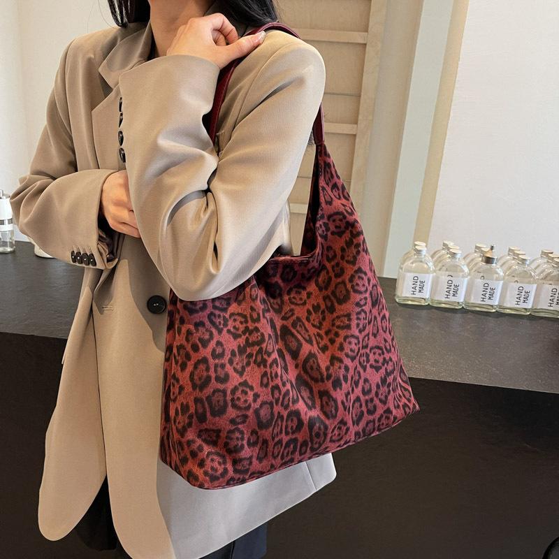 Супер огненная сумка для мамы и ребенка с леопардовым принтом, модная сумка-тоут большой вместимости, женская осенне-зимняя 2025, новая модная сумка через плечо