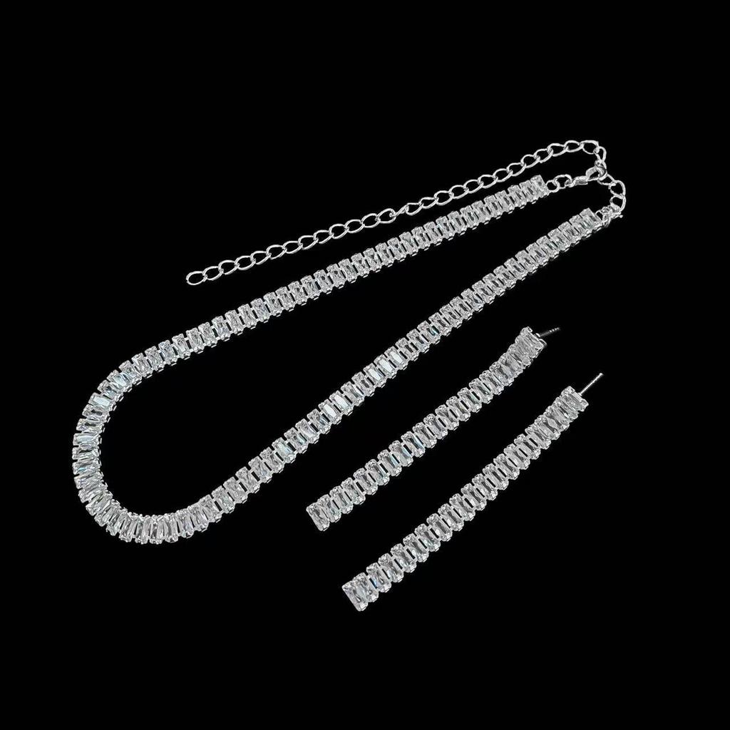 Элегантный межконтинентальный свадебный набор из страз: колье и серьги