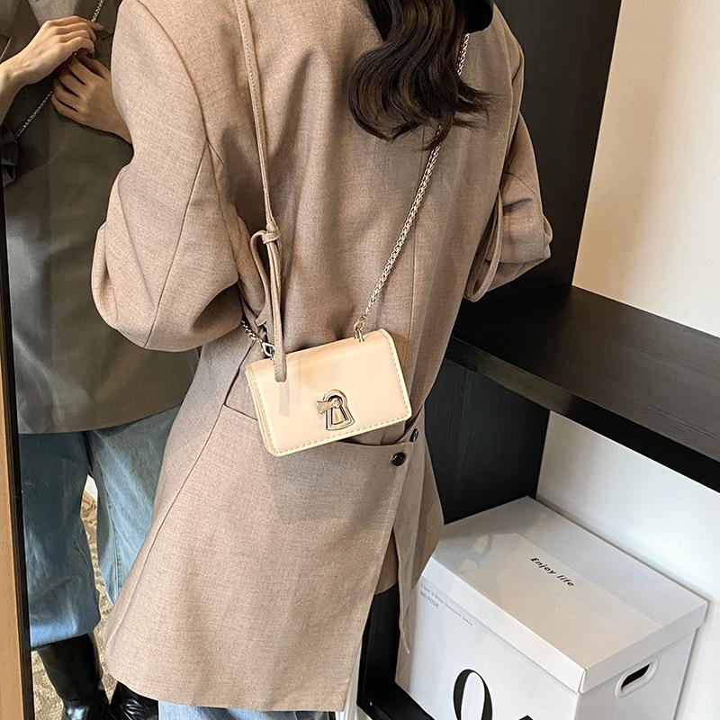 Маленькая сумка на цепочке, женская новая модная сумка через плечо, студенческая универсальная сумка на цепочке