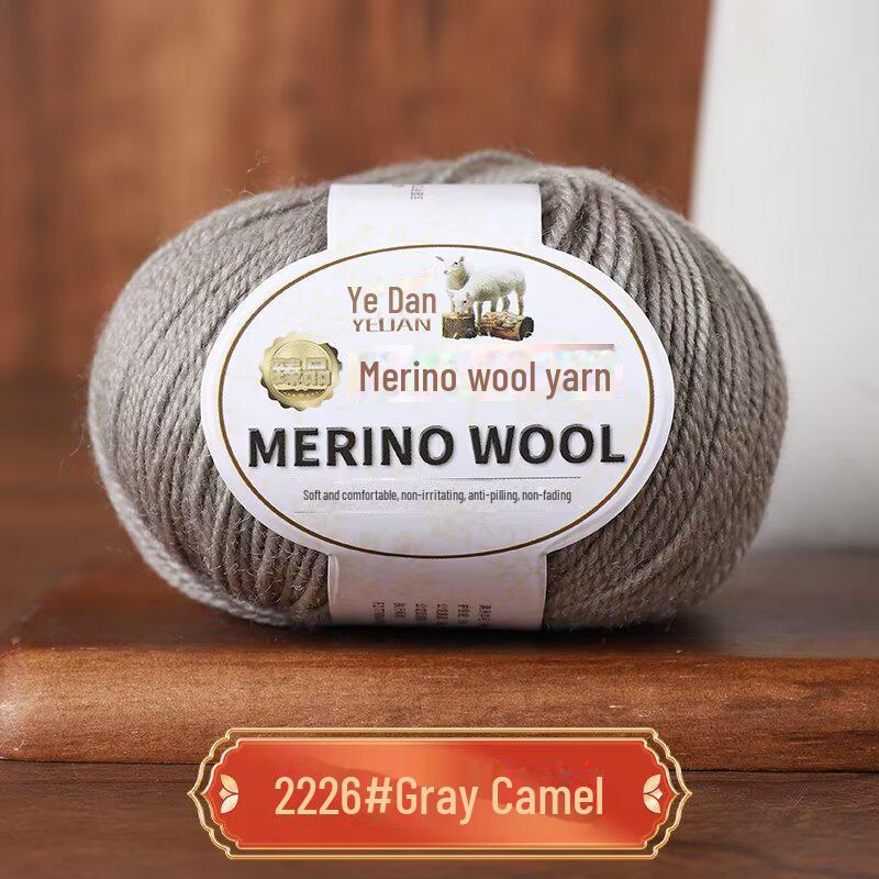 Тканая вручную пряжа из трех нитей мериносовой шерсти средней толщины — идеально подходит для кукольных свитеров, шарфов и шапок.. Изготовлено из 100% овечьей шерсти.