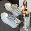 Модные летние новые женские туфли с дышащей сеткой, увеличенным внутренним каблуком для спортивной повседневной носки, толстая подошва, маленькие белые