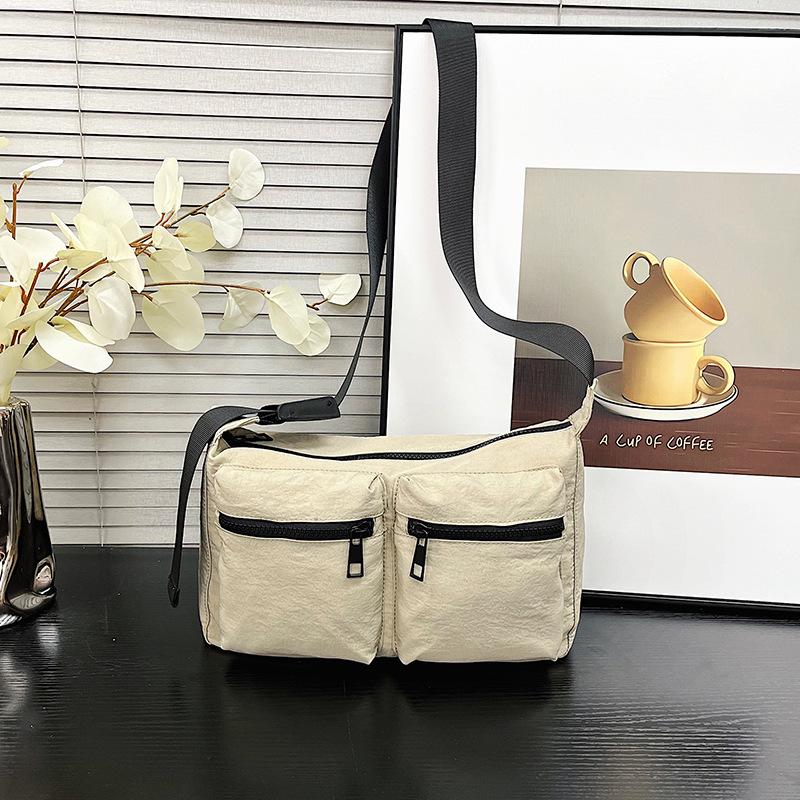 2025 new large-capacity nylon cloth lightweight shoulder bag daily leisure fashion simple messenger bag messenger bag bag bag