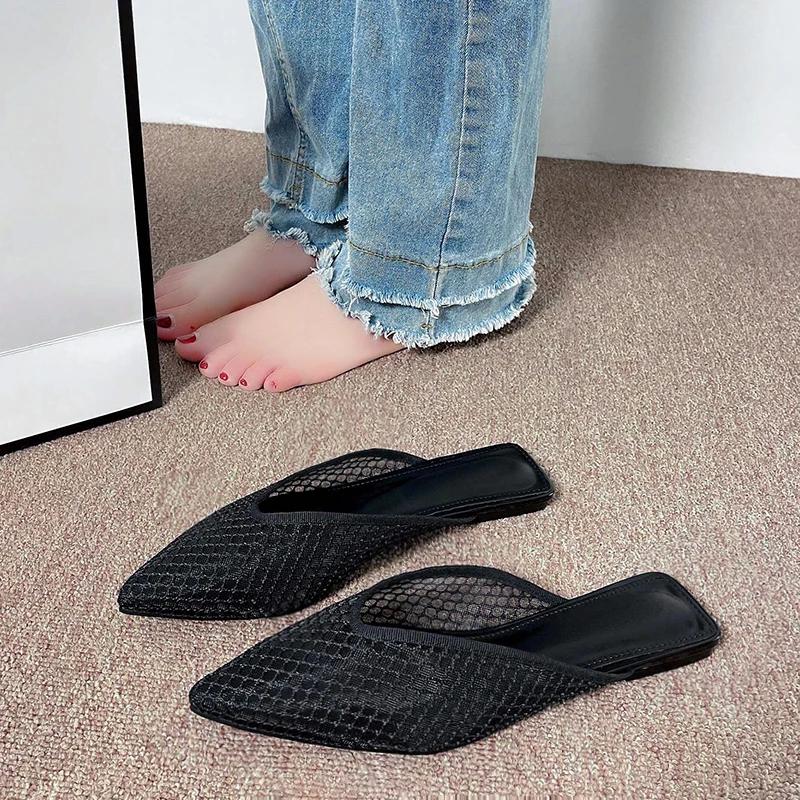 Summer Women's Pionted Toe Flat Slippers New Fashion Black Breathable Mesh Mules for Women Outdoor Women's Light Casual Slippes