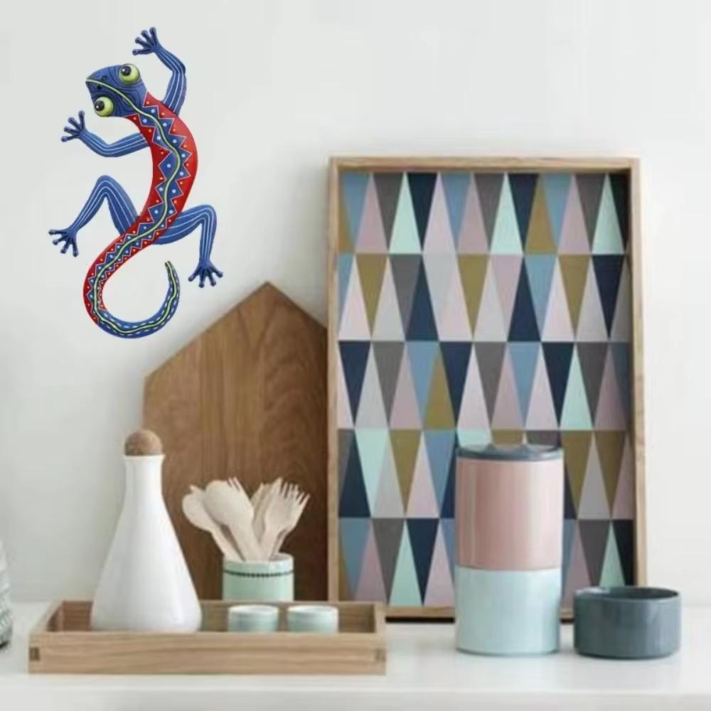 Charming 1PC Iron Gecko Wall Hanging - Creative Home Decor. A Delightful Hardware Craft for a Unique Wall Decoration.